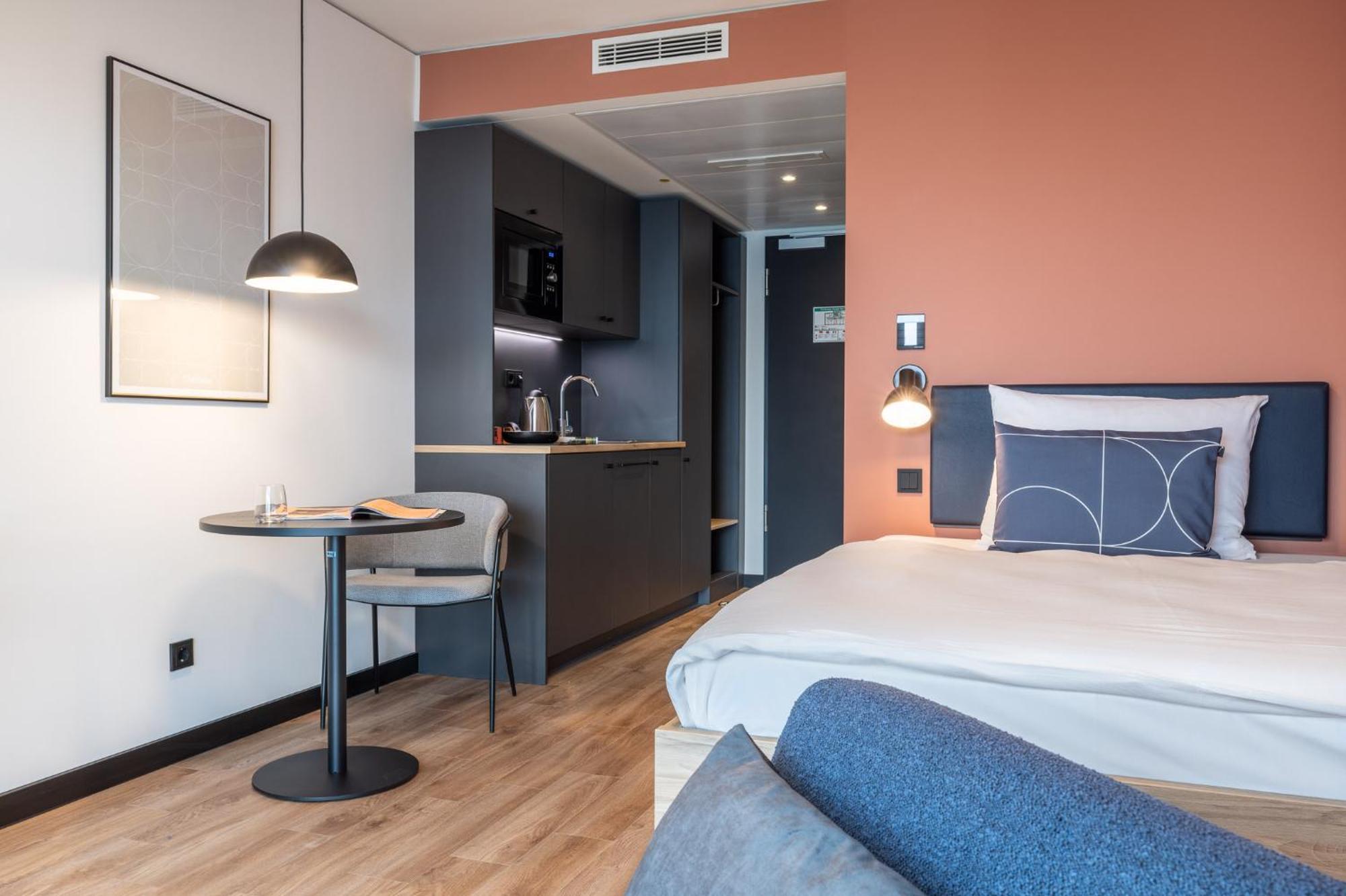 The Base Munich Hotel Ngoại thất bức ảnh